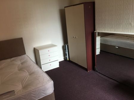 3 Bed Flat, Stockport Road, M13 - Photo 2