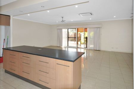 BEST OF THE BEST - Pretty Pool Manor with so Many Extras - Photo 2