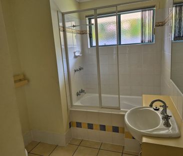 Very Rare Low Set Unit in Lovely Victoria Cove - 3 bed / 2 bath - Photo 6