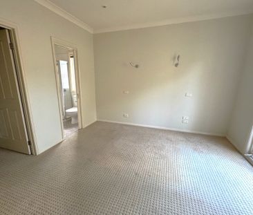 2/1 June Crescent, Templestowe - Photo 2