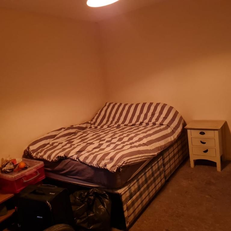 1 bedroom in a flat share to rent - Photo 1