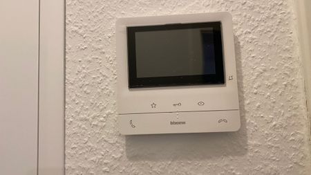 *** Erstbezug nach Modernisierung! Charmante Wohnung mit großem Sonnenbalkon! ** - Photo 2