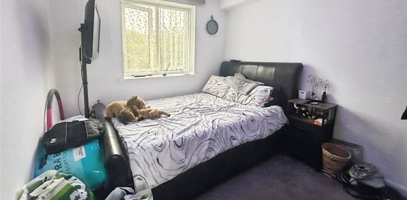 Redford Close, Feltham, TW13 4TD - Photo 2