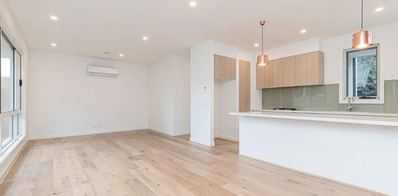 MODERN TOWNHOUSE IN THE PERFECT EDITHVALE LOCATION - Photo 2