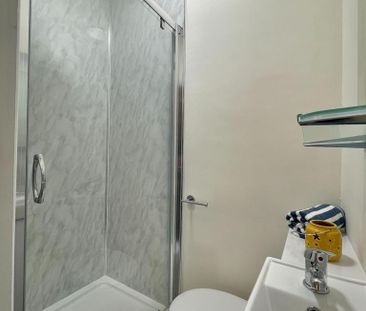 1 bedroom in a house share to rent - Photo 6