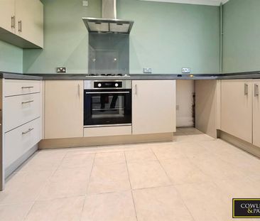 Beazley End, Wick Meadows, Wickford - Photo 3