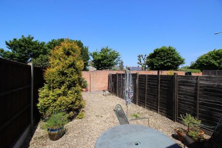 2 bedroom terraced house to rent - Photo 2