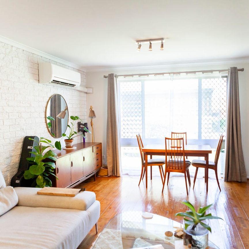 Charming 2-Bedroom Townhouse - Photo 1