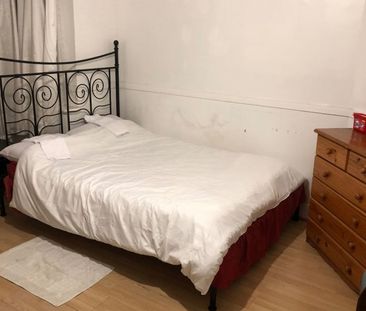 Room in a Shared House, Billet Road, E17 - Photo 3