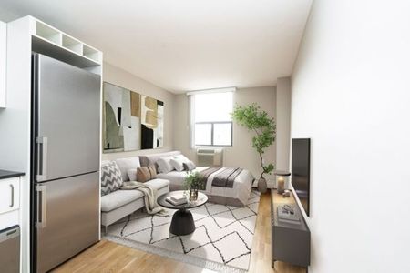 798 Richmond Street West - Photo 3