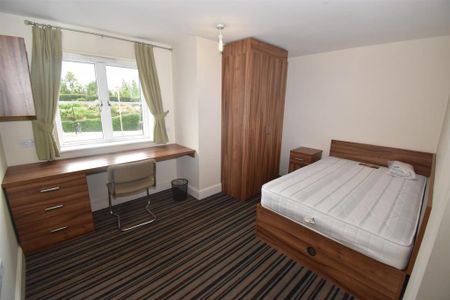 6 bedroom flat to rent - Photo 4