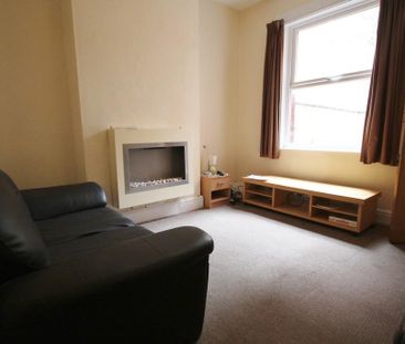 3 bedroom end of terrace house to rent - Photo 4