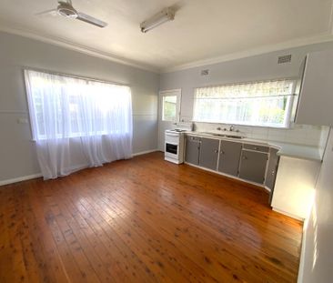 THREE BEDROOM HOME IN A CONVENIENT LOCATION - Photo 6