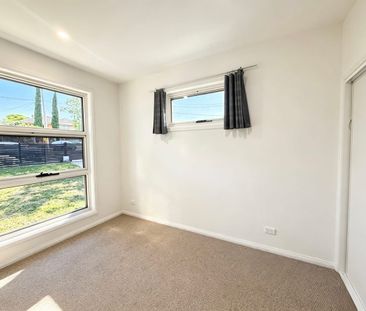 Secluded Family Townhouse | Exclusive Access & Flexible Parking - Photo 1