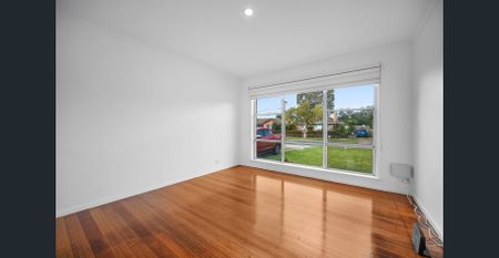 Located in the heart of Werribee - Photo 2