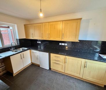 2 bedroom semi-detached house to rent - Photo 6