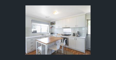 Belmont 1 Bedroom - semi furnished. - Photo 3