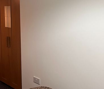 This spacious 5 bedroom house sits on the doorstep of the Universit... - Photo 6