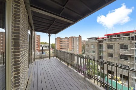 3 bedroom flat in Chalk Farm - Photo 5