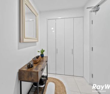 “Modern 3-Bedroom Apartment in Prime Location” - Photo 4