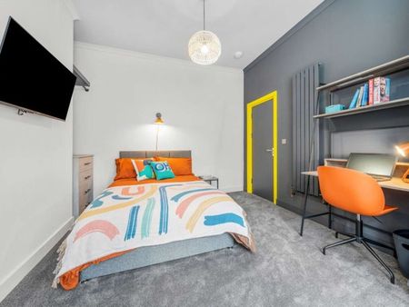 Stylish room | Bills Inc | Group of Five Swansea Room 1 - Photo 5