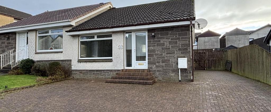 2 bedroom semi-detached bungalow to rent - Photo 1