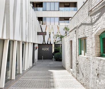 Chic one bed on bridge! - Photo 3