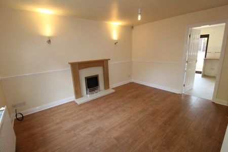 3 bedroom semi-detached house to rent - Photo 2