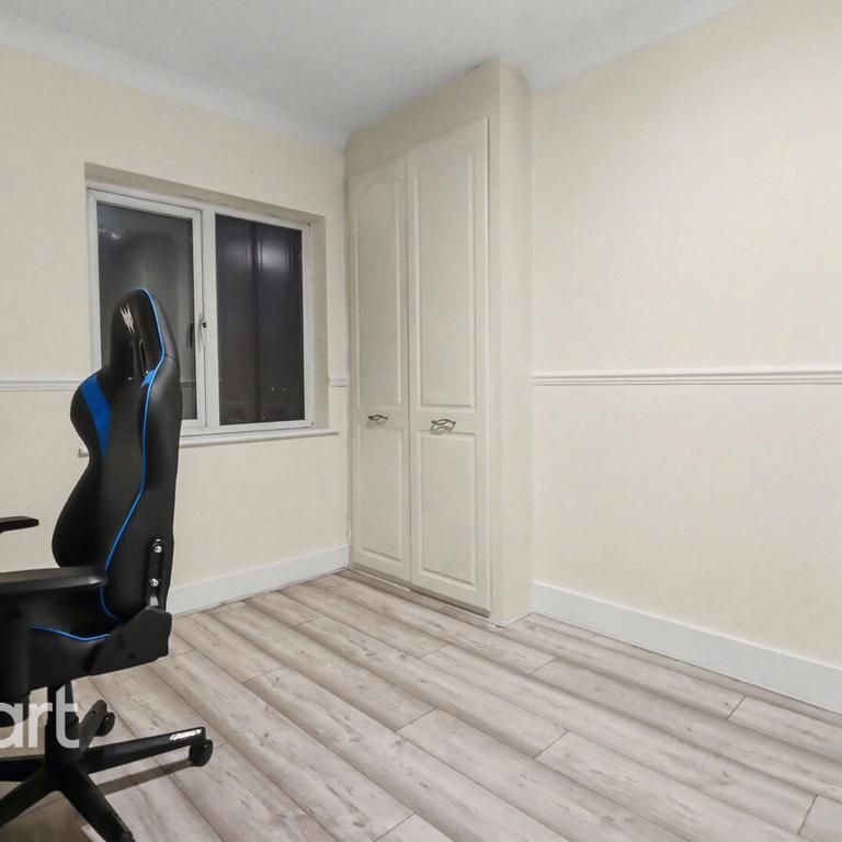 3 bedroom end of terrace house to rent - Photo 1