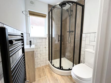 1 bedroom in a house share to rent - Photo 4