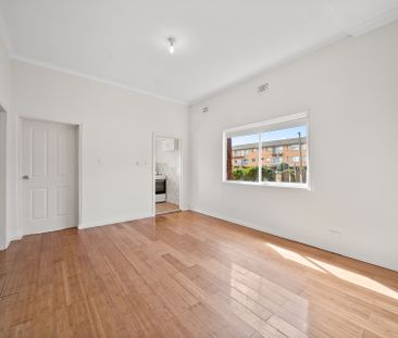 Charming home on Uriarra Road - Photo 3