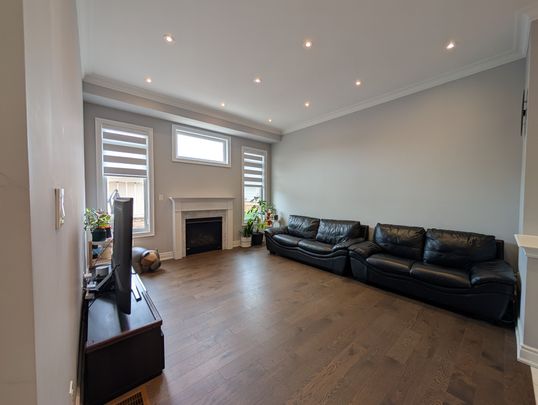 For Lease - 230 Paradelle Drive, Richmond Hill, Ontario - Photo 1