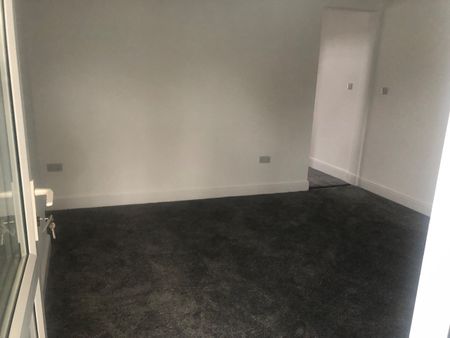 2 Bed Maisonette, Wallasey Village, CH45 - Photo 2