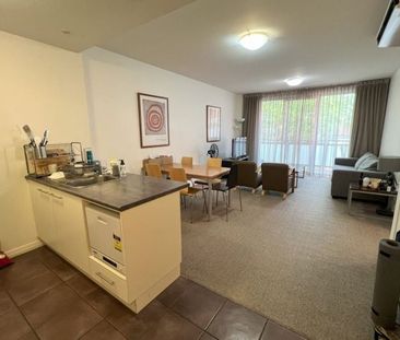 Spacious Fully Furnished Apartment in Popular East End! - Photo 4