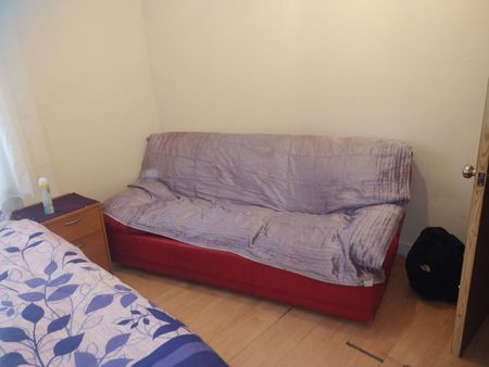 Room in a Shared House, Selby Road, E13 - Photo 3