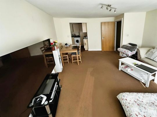 2 BED Flat To rent - Photo 1