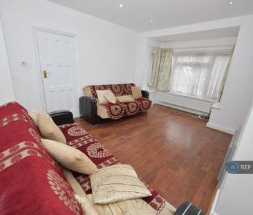 3 bedroom semi-detached house to rent - Photo 4