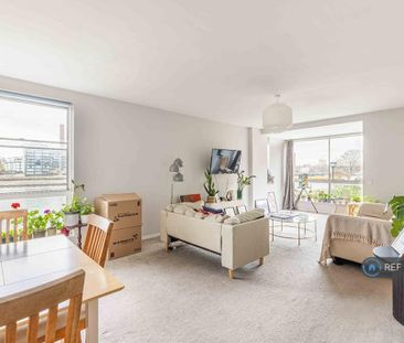 1 bedroom in a flat share to rent - Photo 4