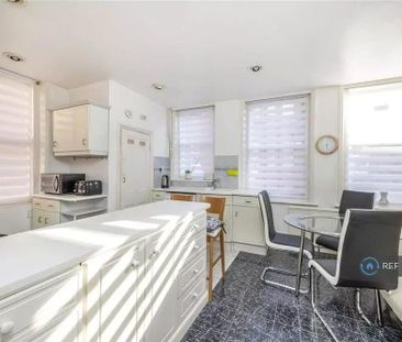 3 bedroom flat to rent - Photo 5