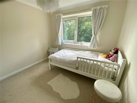 4 Bedroom House - The Glade, Thornbury Wood - Photo 2