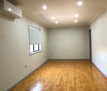 renovated 5 bedrooms house in perfect location in Warwick farm - Photo 5