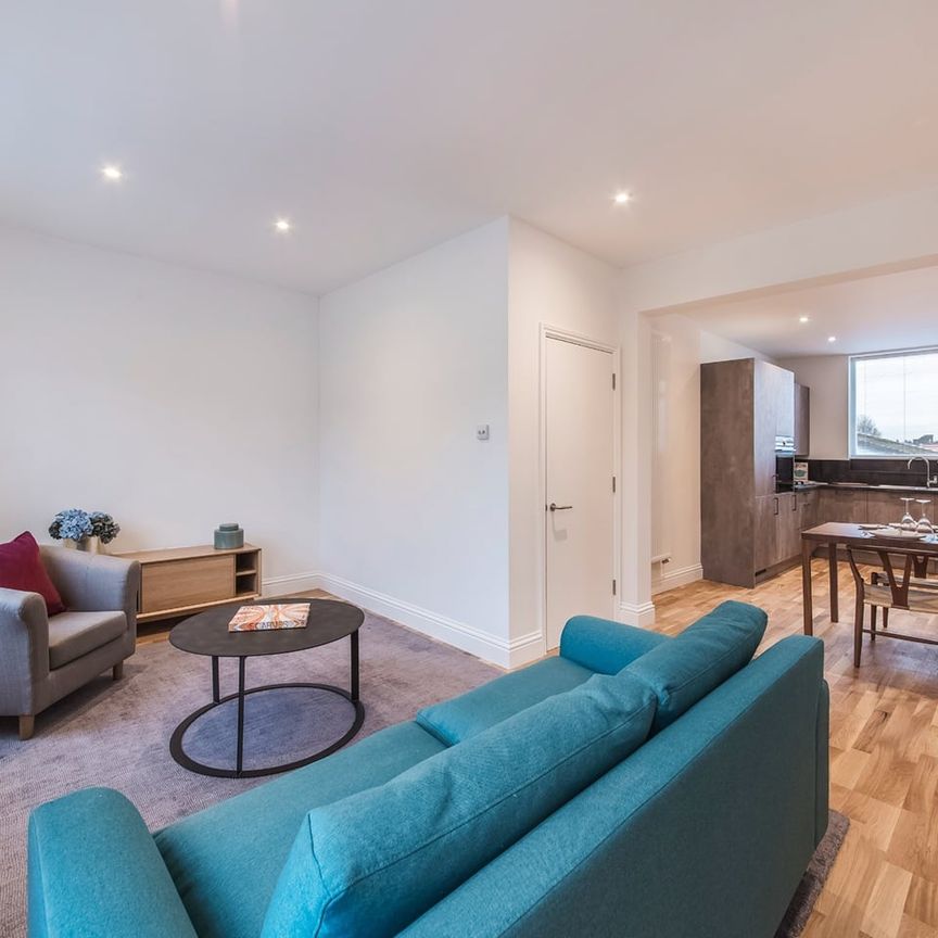 2 Bed Maisonette, Kings Road, SW3 - Photo 1