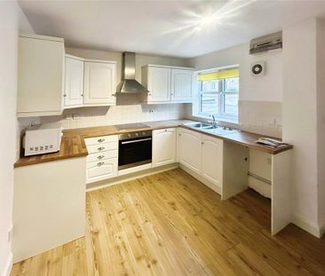 2 bedroom terraced house to rent - Photo 4