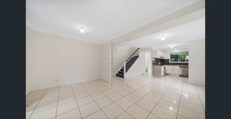 Modern Townhouse in a Quiet, Convenient Marsden Location - Photo 3