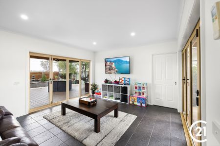 Large & Luxurious in a Prime Location - Photo 2