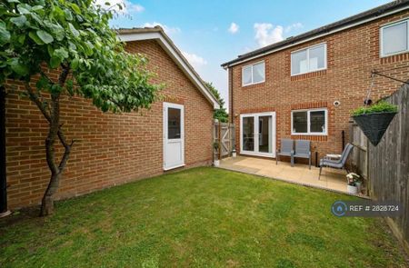 3 bedroom semi-detached house to rent - Photo 4