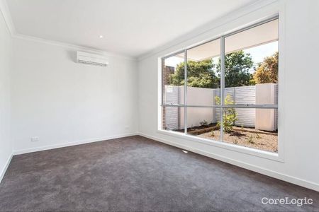 THREE STOREY TWO BEDROOM TOWNHOUSE - Photo 2