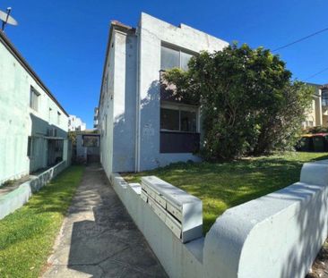 Great Sized 1 Bedroom Abode, 60m to Maroubra Beach - Photo 3