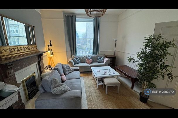 1 bedroom in a flat share to rent - Photo 1