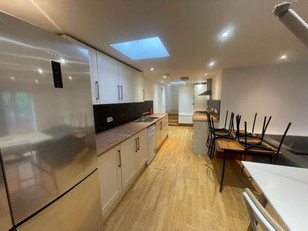 75 Beacon Road - Huge 6 Bed w/New Carpets and PaintLoughborough - Photo 4